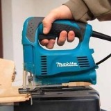 Sierra Caladora Ligera, con Inclinación de Corte / 450W / Incluye estu